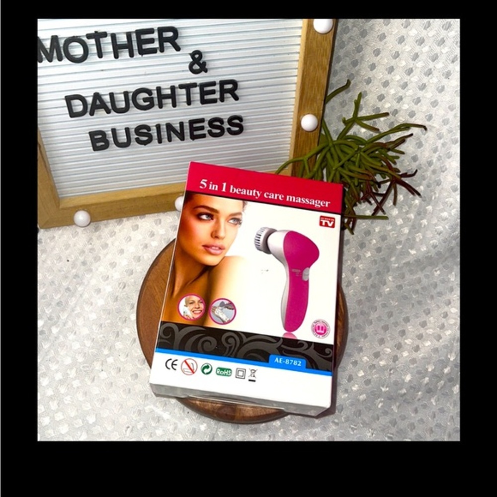 5 in 1 Beauty Care Massager New in Box with Manual But No Sponge/or Soft Sponge.